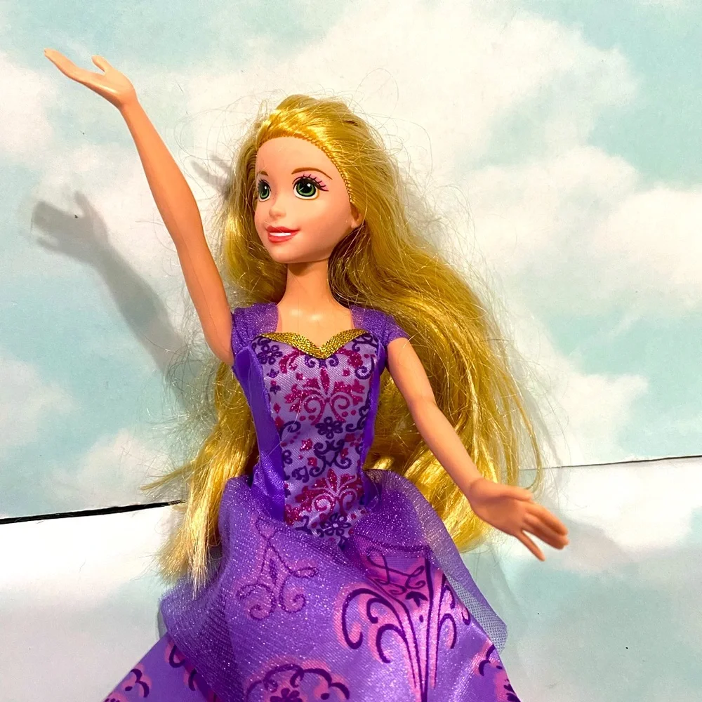 DISNEY VINTAGE 2007 COLLECTABLE RAPUNZEL DOLL by MATTEL - Picture 2 of 11